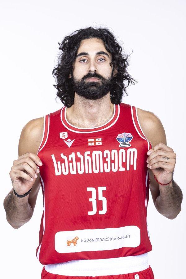 在线体育-艺术气息！魔术&amp;amp;格鲁吉亚中锋比塔泽在社交媒体晒出自己的新造型