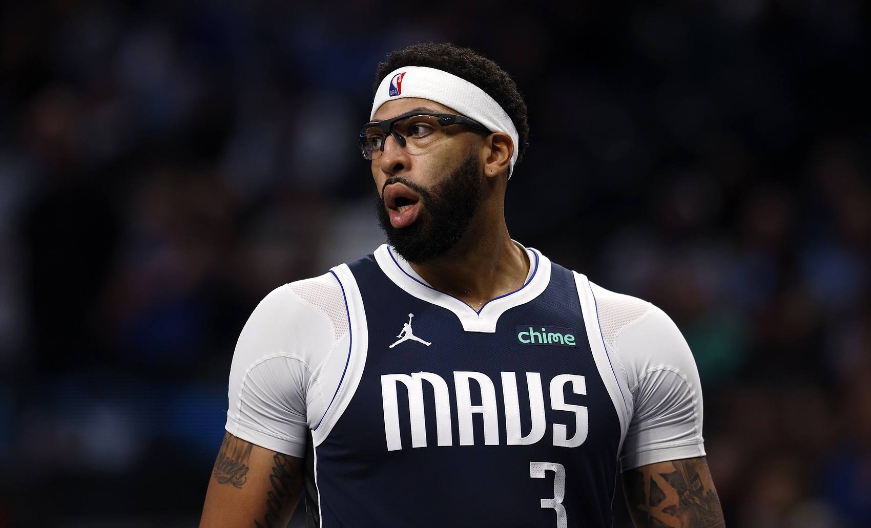 华体会体育-浓眉独行侠生涯至今只打了29场 场均20.2分10.8篮板1.8盖帽